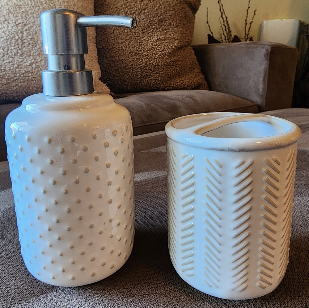 Elegant Cream Bath Set